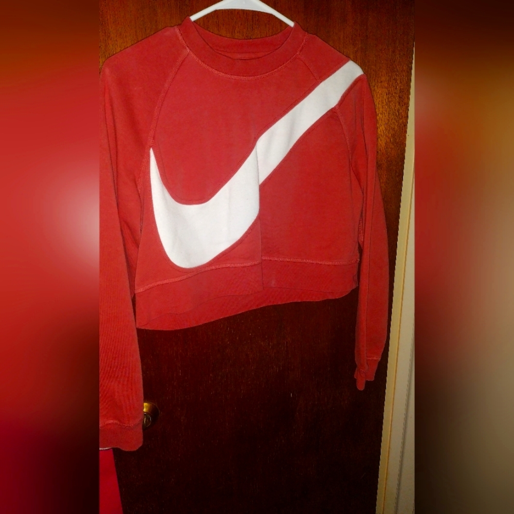 Small Nike cropped sweatshirt
